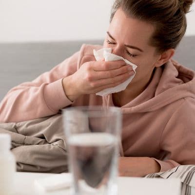 Rhinite non allergique : pourquoi votre nez coule sans raison apparente