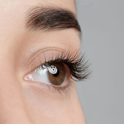 Rehaussement de cils : avantages et inconvénients à connaître avant de se lancer