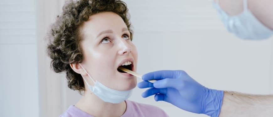 Angine ou Covid, comment faire la différence ?