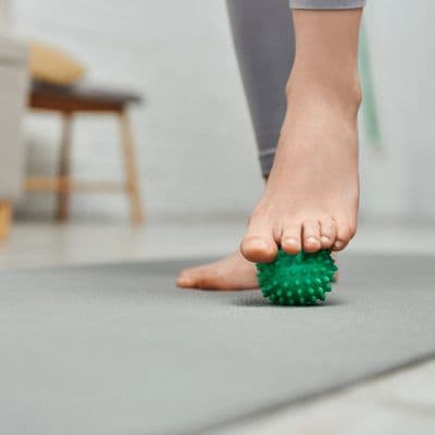 Pieds et chevilles gonflés à cause de la chaleur : 5 astuces pour les soulager
