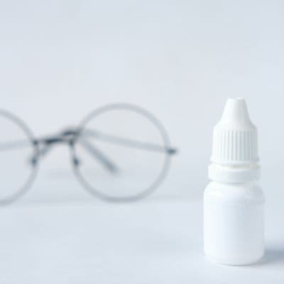 Presbytie : reconnaître les premiers signes de la vision de près qui évolue