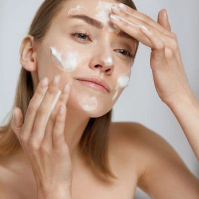 Skincare pendant la grossesse : quels actifs utiliser et lesquels éviter ?