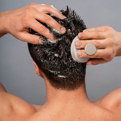 Comment exfolier son cuir chevelu ?