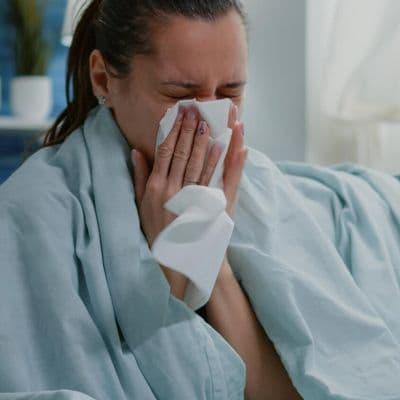 Mucus vert ou jaune : que signifie vraiment la couleur du mucus et quand faut-il consulter ?