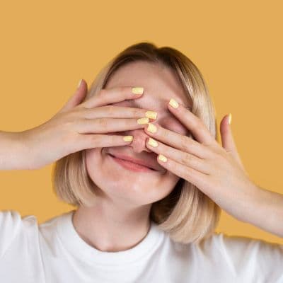 Comprendre la koïlonychie et prendre soin de ses ongles