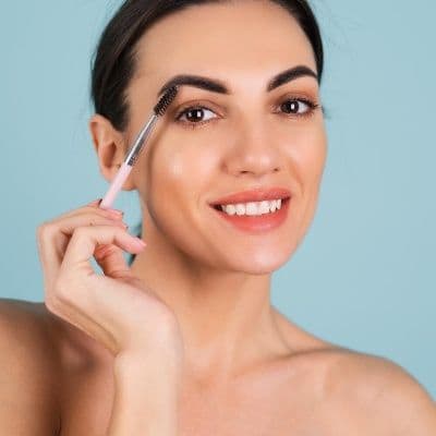 Densifier ses sourcils sans micropigmentation : ce qu'on ne vous dit pas