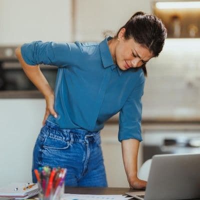 Discite lombaire : pourquoi cette douleur au dos ne passe pas avec le repos
