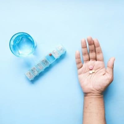 Excès de pilosité chez la femme : comprendre l’hirsutisme idiopathique