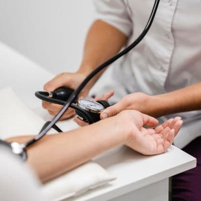 Pouls paradoxal : qu’est-ce que ce signe cardiaque et quand agir ?