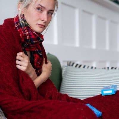 Doigts rouges et froids : le signe d'un trouble immunitaire ?