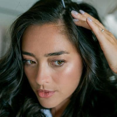 Pellicules persistantes : soins nocturnes et remèdes pour apaiser le cuir chevelu