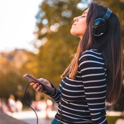 Les fréquences audio utilisées en méditation et ce qu’elles changent réellement | Blog DocMorris