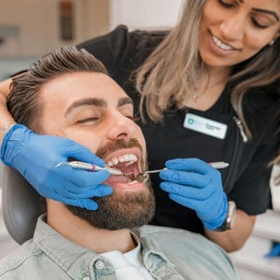 Piorrhée : comprendre la parodontite avancée et préserver la santé des dents