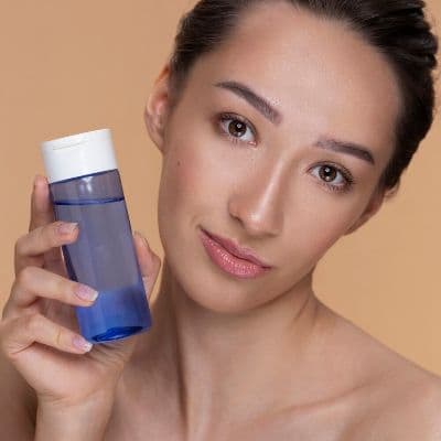 Brume à l’acide hyaluronique : hydratation légère et effet repulpant au quotidien